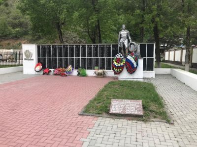 Памятник над могилой воинов и партизан, погибших в ВОВ