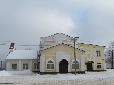 Конюшня для выездных лошадей