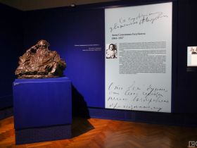 В Якутске открылась выставка «Эволюция образа Толстого: от Ге до Гинцбурга»