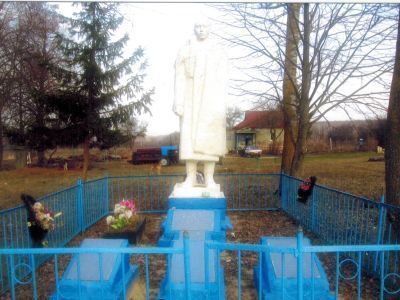 Братская могила 46 советских воинов, погибших в 1943 г. в боях с немецко-фашистскими захватчиками