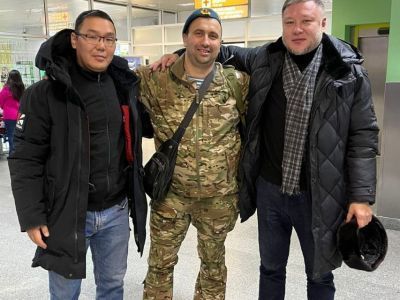 В аэропорту Якутска встретили участника СВО, приехавшего в отпуск
