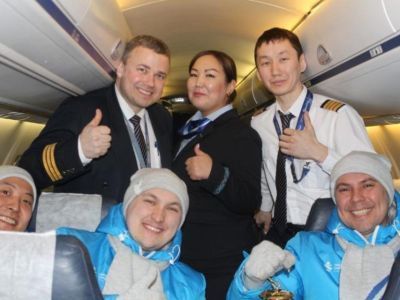 Авиакомпания «Якутия» привезла огонь игр «Дети Азии» в Якутск для проведения второго этапа эстафеты