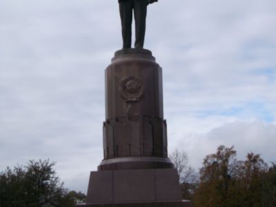 Памятник М.И.Калинину (ск. Б.В.Едунов, арх. А.В.Гулеев)