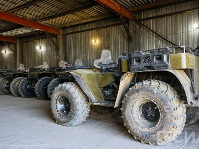 Якутия передала снегоболотоходы и гуманитарные грузы участникам СВО