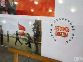 В Якутске проходит выставка «Парад в объективе ЯСИА: летопись Победы»