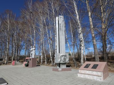 Памятник воинам-землякам, погибшим на фронтах Великой Отечественной войны