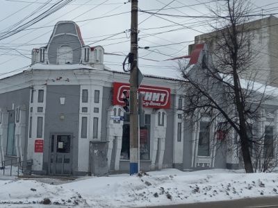 Каменное одноэтажное здание кинотеатра "АРС"