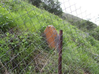 Стела (на могиле "святого")