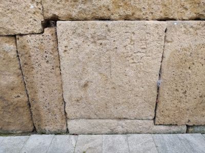 Граффити-строительный знак