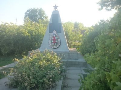 Братская могила советских воинов, погибших в период Сталинградской битвы