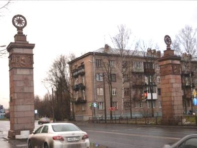 Триумфальные пилоны в честь защитников Ленинграда в годы Великой Отечественной войны (два)