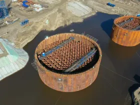 Первый коффердам Ленского моста перешел в плавучее состояние