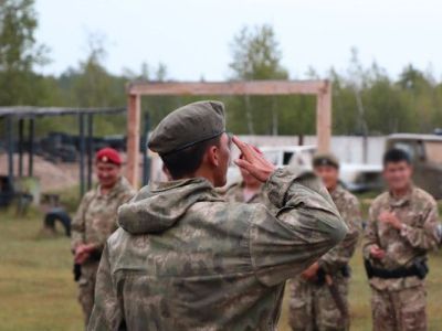 Боец отряда спецназа «Белый медведь» из Якутии удостоен права ношения оливкового берета 