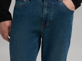Джинсы прилегающего кроя