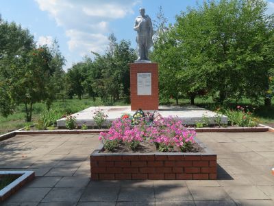 Братская могила советских воинов, погибших в боях с фашистскими захватчиками