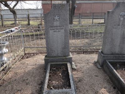 Могила Д.С. Коломийцева (1988 - 1967), активного участника установления советской власти в станице, члена станичного ревкома