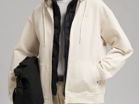 Толстовка объемного кроя из футера