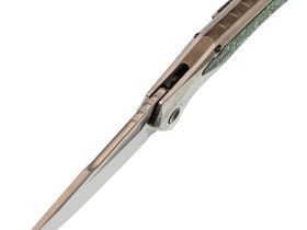 Складной нож TUOTOWN Guerrero, сталь M390, рукоять Grey Crystal Ti/Green Carbon Fiber
