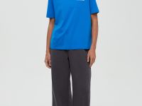 Базовая футболка прямого кроя