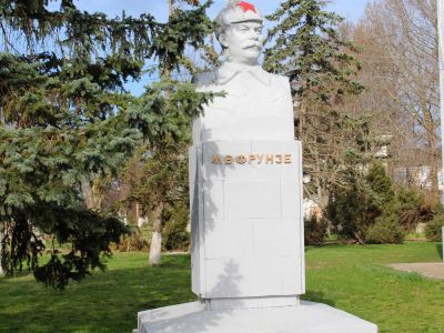 Памятник М.В. Фрунзе (скульптор К.Г. Кошкин)
