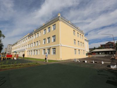 Здание средней школы № 2, где в годы Великой Отечественной войны (с января 1942 г. по ноябрь 1945 г.) размещался лечебный корпус эвакогоспиталя № 942