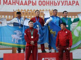 Первый из Анабара, и 26 лет ради золота. Мас-рестлеры разыграли медали Игр Манчаары