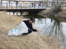 В Якутске более тысячи студентов вышли на субботник в память о бойце СВО