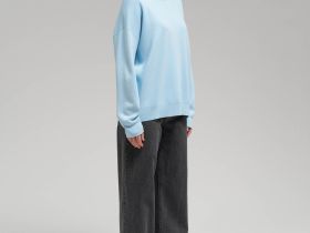 Легкий базовый джемпер свободного кроя