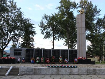 Обелиск воинам-землякам, погибшим на фронтах Отечественной войны 1941-1945 гг.