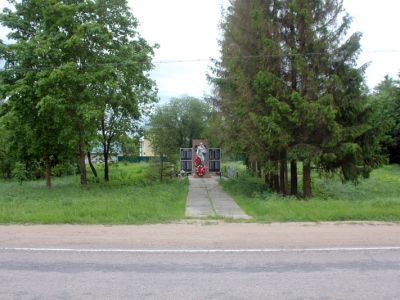 Братское захоронение советских воинов, погибших в 1941-1944 гг.