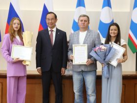 Глава Якутии наградил победителей и призеров всероссийской олимпиады школьников
