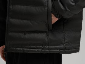 Стеганая куртка с искусственным утеплителем и водоотталкивающей пропиткой