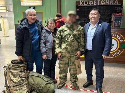 В аэропорту Якутска встретили военнослужащего, прибывшего из зоны СВО