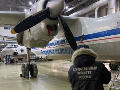 Транспорт наземного обслуживания повредил самолет в аэропорту Якутска