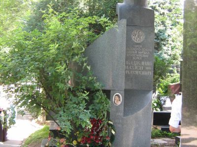 Могила - Бабаджанян Амазасп Хачатурович (1906-1977), Герой Советского Союза