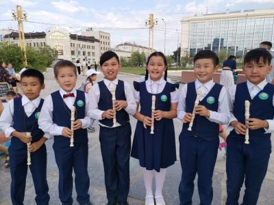 «Музыка для всех»: На главной площади республики выступают юные таланты