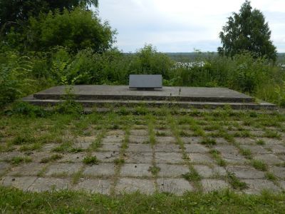 Памятник рабочему Мотовилихи А.В. Лузину и красноармейцам-интернационалистам Г. Бенке и Д. Ласло, убитым 26.06.1918 при заготовке хлеба в Оханском уезде