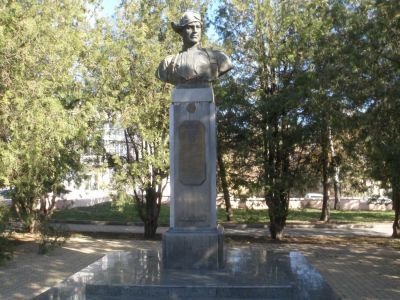 Бюст дважды Героя Советского Союза П.Д.Гулаева
