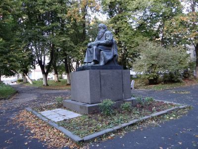 Памятник певцу рун "Калевалы" Шемейко