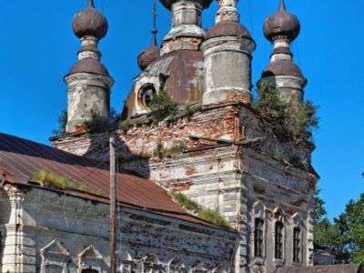 Тихвинская церковь с иконостасом и росписями