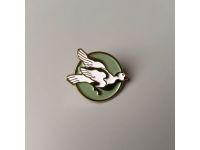 Значок эмалированный "Голубь" (зеленый)