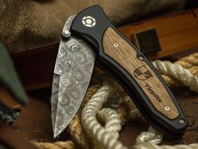 Складной нож Boker Tirpitz-Damascus, сталь дамаск, рукоять алюминий/ореховое дерево