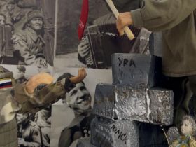 80-летию Великой Победы посвятили выставку «Мир кукол Якутии»