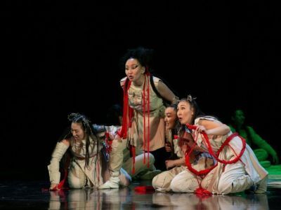 Якутский спектакль «Кыыс Дэбилийэ» показали в Алматы