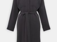 Платье с нагрудными карманами и поясом