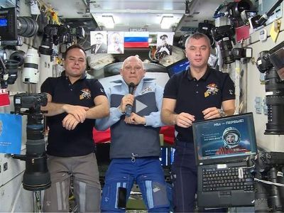 Экипаж Международной космической станции поздравил россиян с Днем космонавтики