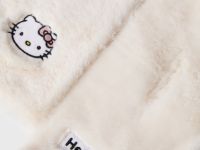 Молочный шарф из искусственного меха с вышивкой Hello Kitty для девочки Глория Джинс