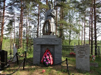 Братская могила воинов Советской Армии, погибших в 1943 г.