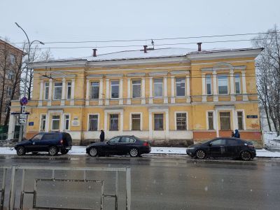 Здание больницы, в котором работал в 1923-1927 гг. врач, болгарский революционер-интернационалист Герой Труда Васил Маринович Касогледов (1881-1936 гг.)