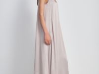 Атласное платье макси с боковым разрезом